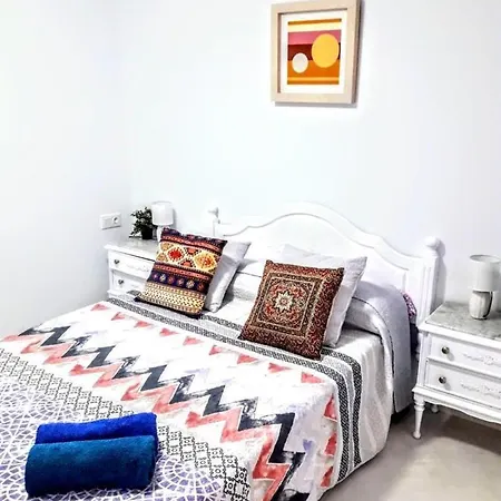 Apartment Stunning 2 Bedroom Fully Refurbished With Air-conditioning Alicante