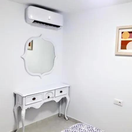 Stunning 2 Bedroom Fully Refurbished With Air-conditioning Apartment Alicante