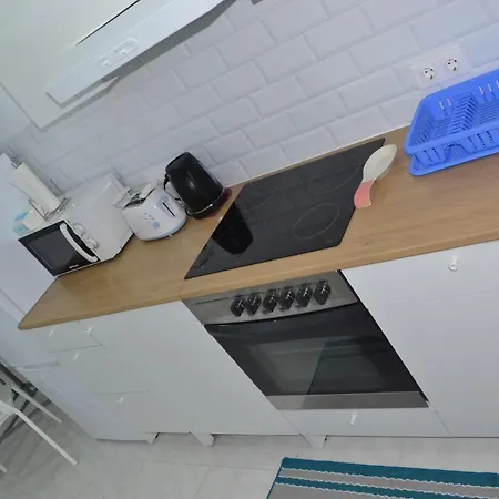 Stunning 2 Bedroom Fully Refurbished With Air-conditioning