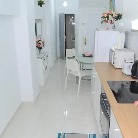 Apartamento Stunning 2 Bedroom Fully Refurbished With Air-conditioning