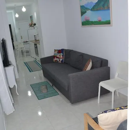 Apartment Stunning 2 Bedroom Fully Refurbished With Air-conditioning *