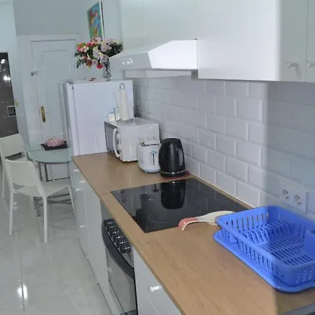 Stunning 2 Bedroom Fully Refurbished With Air-conditioning *